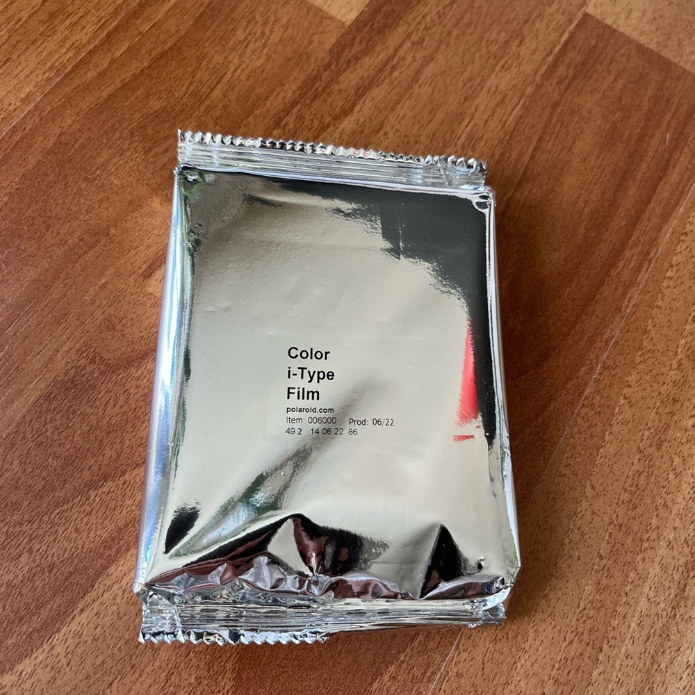 Polaroid film color i-type film item 006000 prod 06/22 (pack of 1). No box. New!